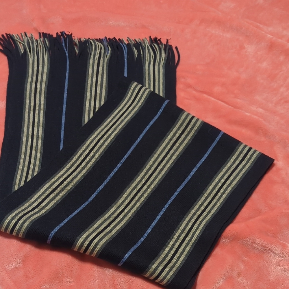 Roundtree & Yorke Black and Tan Striped Scarf